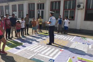 FOTO Educaţie rutieră la Ocna Sibiului – Elevii au învăţat cum să treacă strada