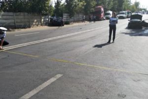 A distrus un Jaguar! Șoferul din Piteşti, încarcerat în maşina de lux