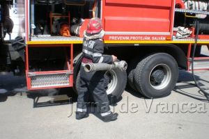 Magazie făcută scrum pe strada Muncitori din Focşani