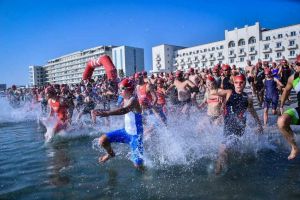 Probele de triatlon si aquatlon din Mamaia reunesc peste 200 de sportivi straini din intreaga lume (galerie foto)