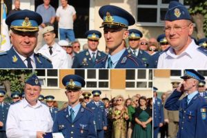 FOTO. Emblema de onoare a Forţelor Aeriene pentru Nicolae-Alexandru Bodea, şeful promoţiei 2019 la Colegiul Militar „Mihai Viteazul” Alba Iulia