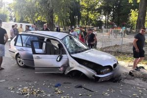 Patru răniţi după ce o maşină s-a răsturnat la Plopeni