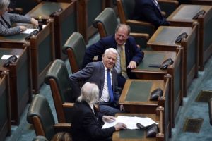 PSD a reuşit să se impună la vot. Teodor Meleşcanu este noul preşedinte al Senatului