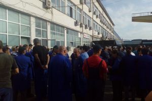 Muncitorii au întrerupt lucrul la fabricile RAAL din Bistriţa şi Prundu Bârgăului