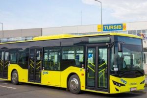 VIDEO AUDIO – Șofer de la Tursib snopit în bătaie în trafic. L-au bătut chiar în timp ce era pe fir cu cei de la 112