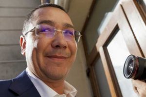 Istoria trădărilor lui Victor Ponta: de la Adrian Năstase la Tăriceanu