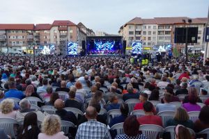 La Simfonii de Toamnă s-au strâns 16.000 de euro pentru o familie cu probleme, din Dolhasca