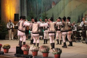 Gala de premiere „10 pentru folclor”, ediţia a IV-a, pe scena Casei de Cultură a ...