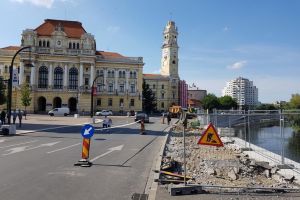 Amenajarea malului stâng al Crişului Repede în centrul Oradiei, aproape la jumătate (FOTO)