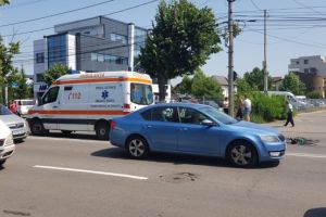 Accident in cartier Albert. Un bibiclist a fost spulberat de o soferita neatenta