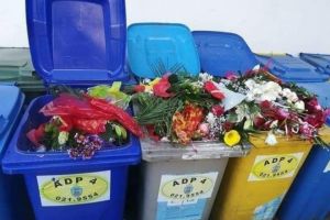 Unde ajung florile primite de profesori in prima zi de scoala