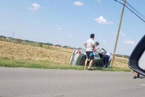 Viceprimarul comunei Toboliu a ajuns la spital. Ca să evite un impact frontal, Ioan Moldovan s-a băgat cu maşina în şanţ