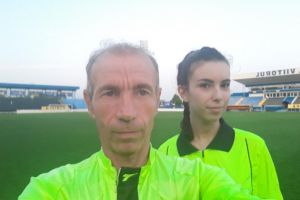 Dumitru si Bianca Mihal:  Tata si fiica, in aceeasi brigada de arbitri la meciuri de fotbal din judetul Constanta (galerie foto)  