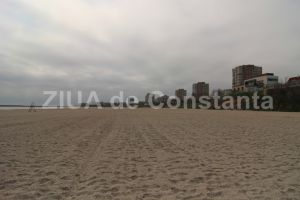 Unda verde:  Beach bar ridicat de Mitcos Art SRL pe plaja din Faleza Nord