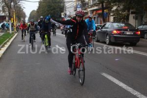 Un nou protest al biciclistilor. Doar 1,3 km de pista in Constanta, orasul masinilor!