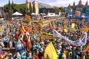 Revolutie in Barcelona: Sute de mii de catalani cer independenta