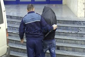 Un botoşănean a închiriat trei maşini, însă a ”uitat” să le returneze. Individul, reţinut