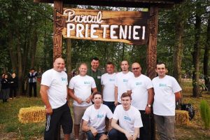 „Parcului Prieteniei” la Bilca. Cetăţenii au transformat un teren viran într-un spaţiu ...