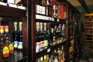 Tânăr din Corbu cercetat penal pentru furt de băuturi alcoolice