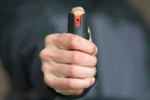 Satu-Mare: Invatatoare retinuta preventiv dupa ce a pulverizat cu spray lacrimogen doi elevi
