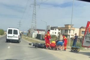 FOTO Accident între un microbuz de marfă şi o motocicletă pe Calea Cisnădiei