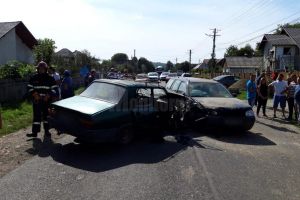 Cinci persoane au fost rănite, în urma coliziunii dintre două autoturisme la Bogdăneşti