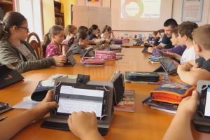 Elevii de la Școala „Mitropolit Iacob Putneanul” Putna învaţă Matematică şi ...