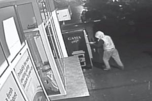 Spărgători de automate de cafea, prinşi de poliţiştii sătmăreni