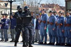 Primăria antitero. Municipalitatea orădeană cumpără căşti, veste şi un scut antiglonţ