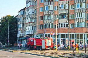Incendiu în Cantemir: un apartament de la etajul unu a luat foc, proprietarii nu erau acasă (FOTO)