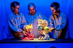 Teatre maghiare de păpuşi din Transilvania şi Ungaria vin la Festivalul Fux de la Oradea