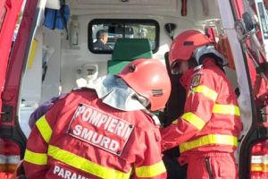 Şoferul de maxi-taxi număra banii la volan…