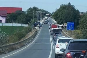 FOTO Accident pe drumul Botoşani- Suceava. Un şofer de 19 ani a fost rănit