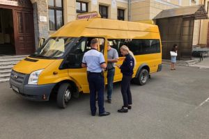 Microbuzele şcolare din Arad, în vizorul Poliţiei Locale