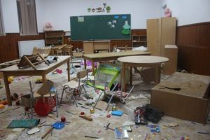 VIDEO Imagini incredibile – Trei copii au vandalizat o şcoală întreagă