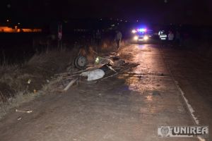 ACCIDENT de circulaţie pe DJ704, între Vinerea şi Șibot. O persoană rănită, în urma impactului dintre un autoturism şi două căruţe