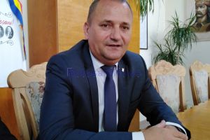Alunecări de fundaţie pe drumul Botoşani- Dorohoi. Autorităţile dau vina depăşirile de tonaj ale transportatorilor. Când se va interveni pentru reparaţii