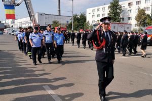 FOTO! Ziua Pompierilor, marcată la Botoşani prin acţiuni şi avansări în grad. Cui i-au fost oferite titlurile de ”Pompierul anului” şi ”Salvatorul anului”