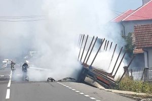 Accident pe DN 17, la Mijlocenii Bârgăului. Cabina unui TIR a ars ca o torţă (FOTO-VIDEO)