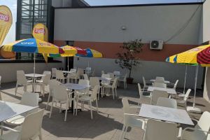 FOTO! Zona de Food Court de la Parcul Cornişa a fost deschisă. Cum arată!
