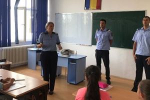 ”10 pentru siguranţă!”. Copiii şi telefoanele mobile