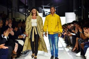 Pe podium la 57 de ani! Cât de bine a arătat Nadia Comăneci defilând la Săptămâna Modei de la New York (FOTO / VIDEO)