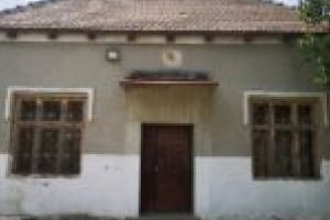 Căminele culturale din Milcoveni şi Berlişte îşi schimbă garderoba cu bani din puşculiţa locală