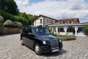 FOTO: Taxi-ul londonez, alternativa pentru limuzina de nuntă