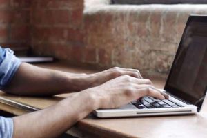 Ziarul „Unirea” angajează REDACTORI pentru ediţia online. Cerinţe şi responsabilităţi