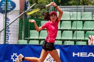 Tânără din Aiud, pasionată de tenis, campioană în cadrul turneelor International Championships of Romania şi Tennis Europe Under 14