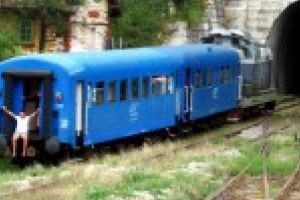 Realitatea din tren contrazice pretextele CFR Călători! Turiştii iau cu asalt calea ferată Oraviţa-Anina!