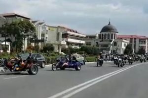 Poliţişti, cetăţeni – impresionaţi de motoare la Topoloveni!