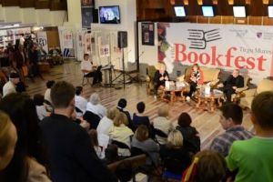 Peste 50.000 de volume, cu reduceri de până la 70%, la Bookfest Târgu-Mureş