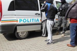 Condamnat la închisoare, un tânăr a vrut să fugă din ţară. Prins la Vama Petea